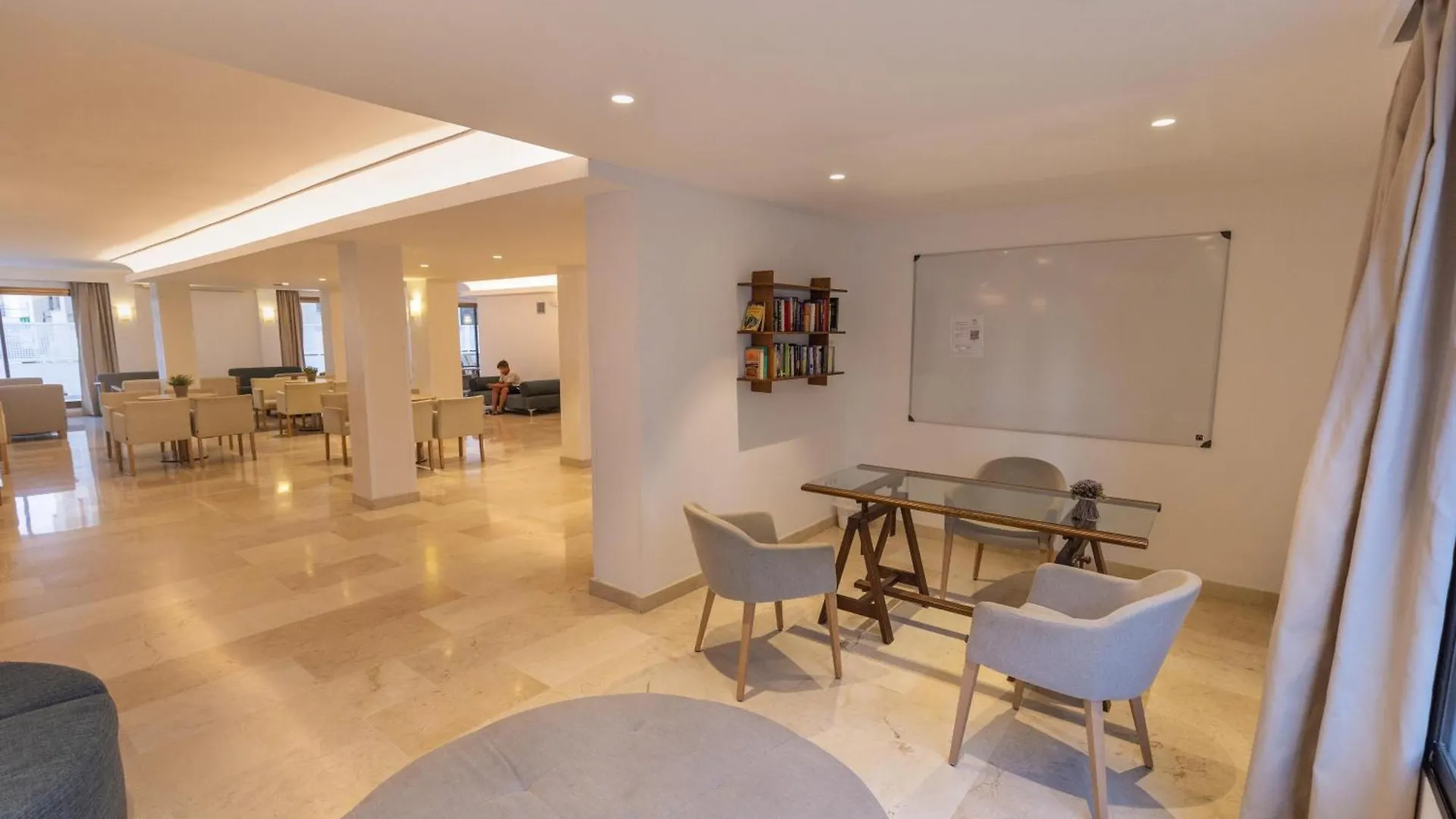 R2 Veronica Cala Millor  Hotel